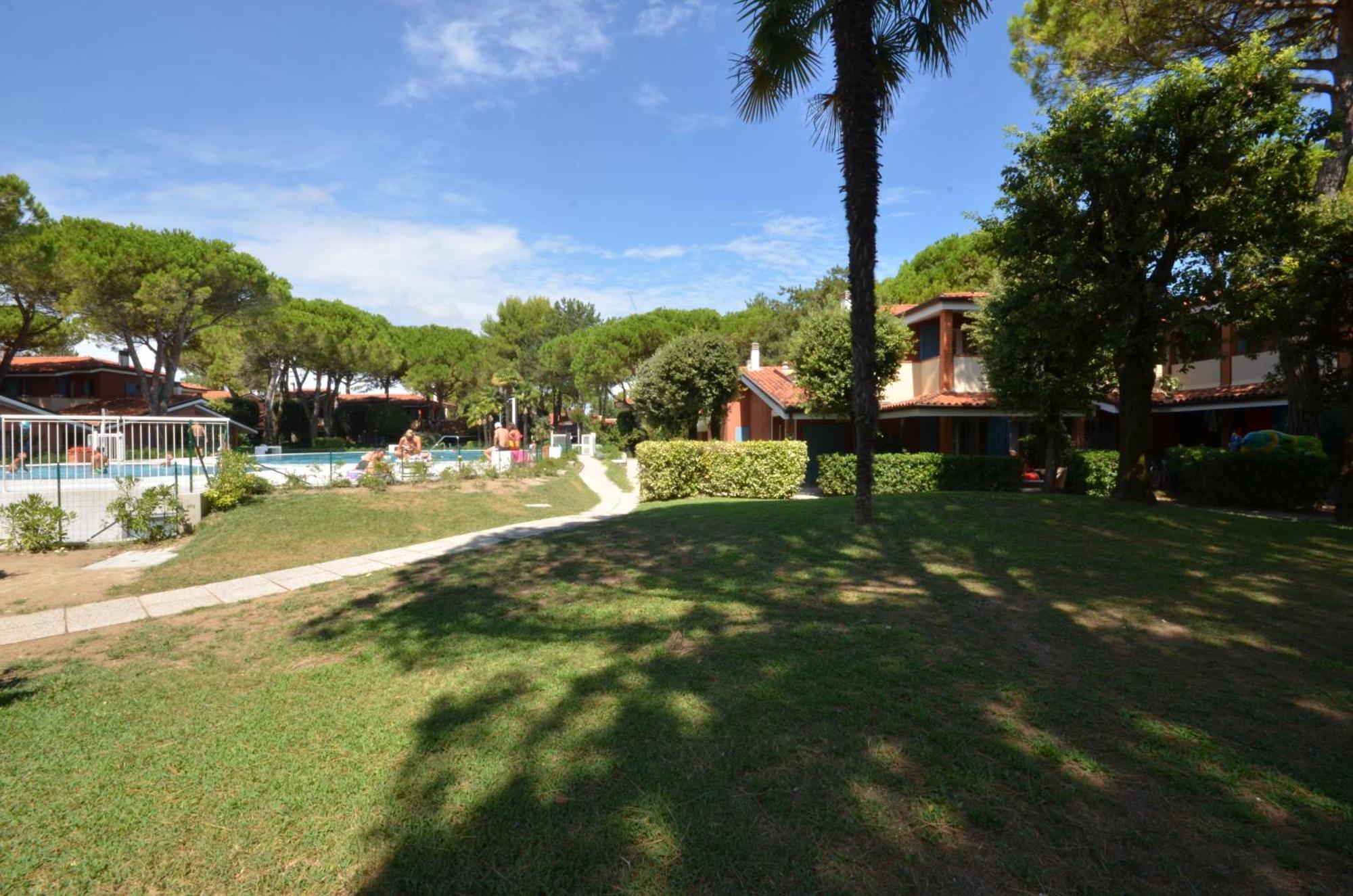 Villaggio Euro Residence Club Бибионе Екстериор снимка