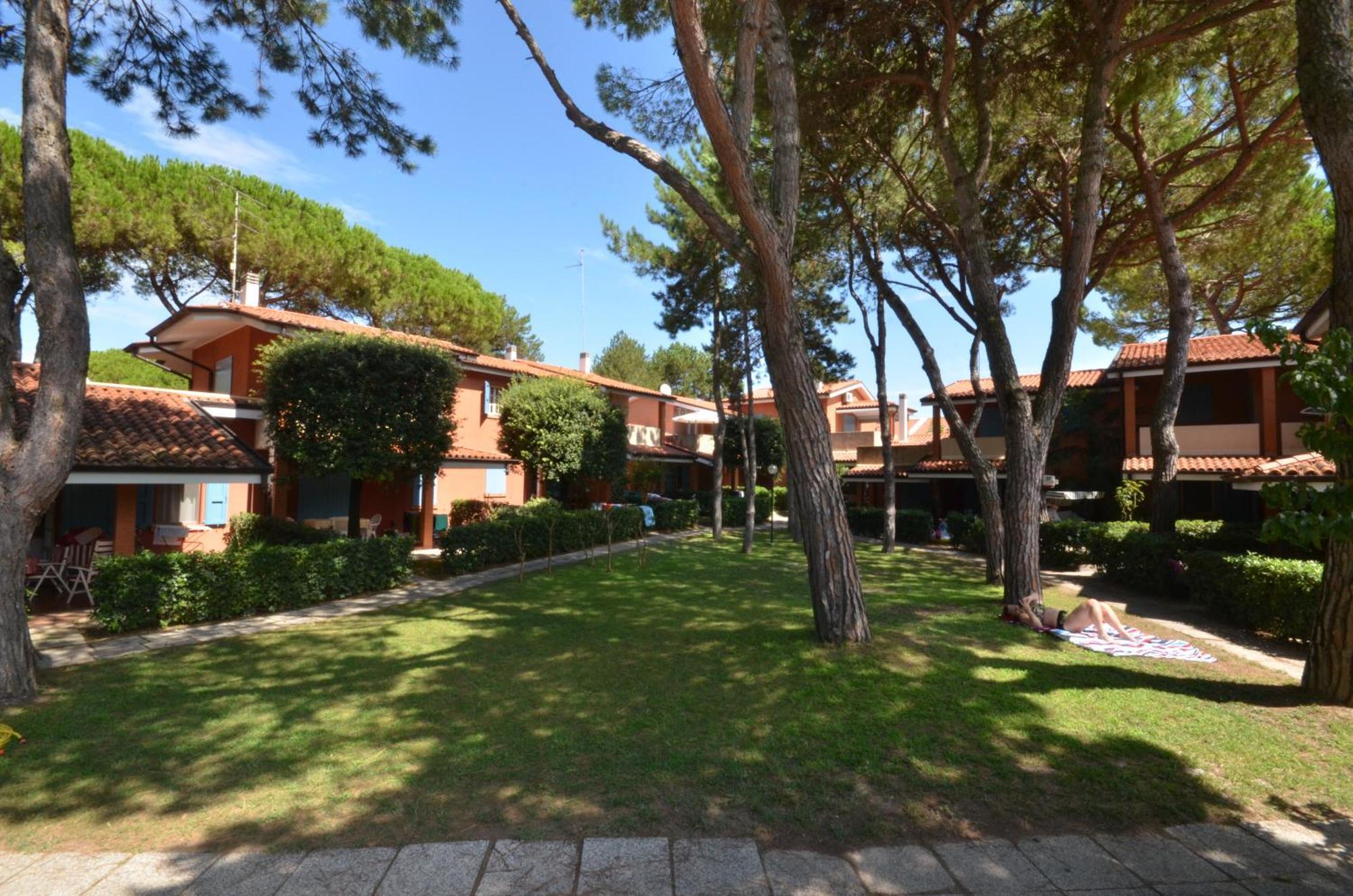 Villaggio Euro Residence Club Бибионе Екстериор снимка