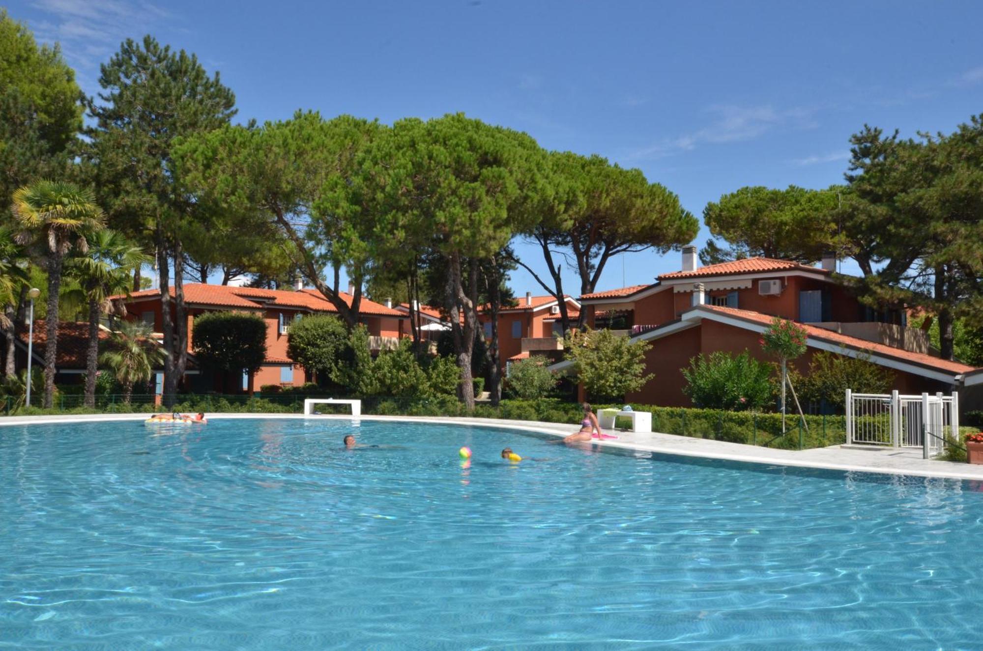 Villaggio Euro Residence Club Бибионе Екстериор снимка